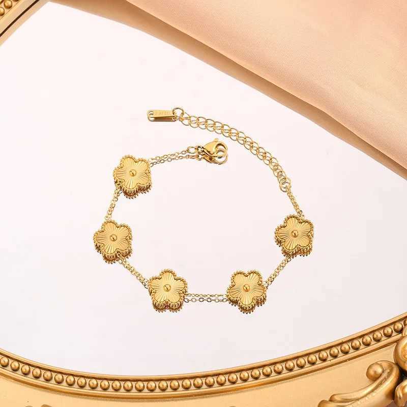 StainlESS Steel Five Flower Luxury for Women Gold Color Charm Fashion Jewelry Gifts M251213