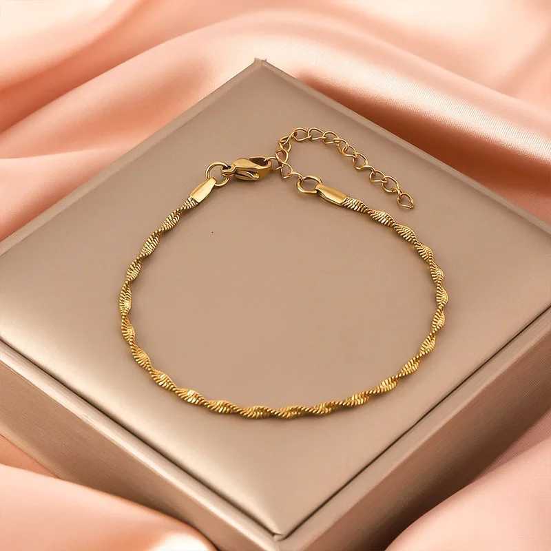 18K Gold Plated Water corrugated Stainless Steel Fine Chain Elegant Jewelry M251213