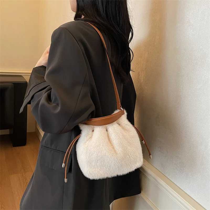Winter New Fluffy Textured Casual Crossbody Bags Women Fashion Bucket Bag Korean Style Simple and Versatile Handle Shoulder BagT251213