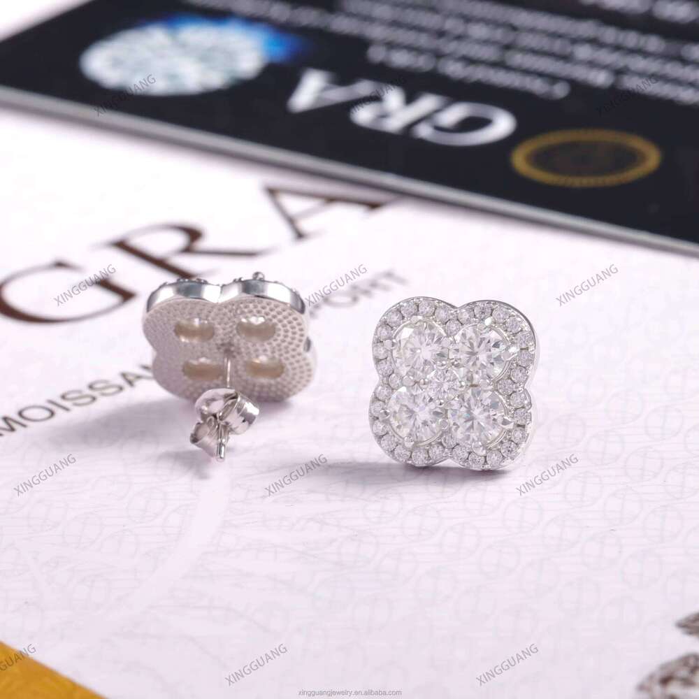 Beautiful Women's Jewelry Four-Leaf Clover S925 Silver Pearlescent Diamond Passed VVS Silicon Stone Stud Earrings