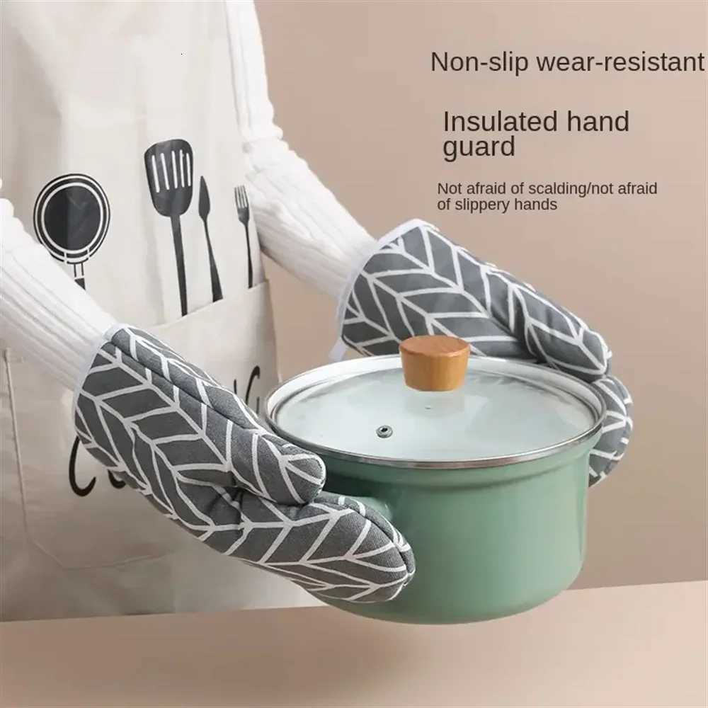 2pcs Kitchen Oven MittsInsated GlovesHeat-Resistant Microwave GlovesAll Clad Oven HelperCooking Tools SetBaking Supplies H251212