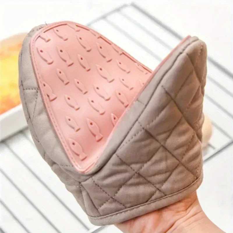 1PC Silicone Anti-hot Clamp Oven Gloves High Temperature Oven Gloves Oven Microwave Oven Handheld Warm Glove Clamp Kitchen H251212