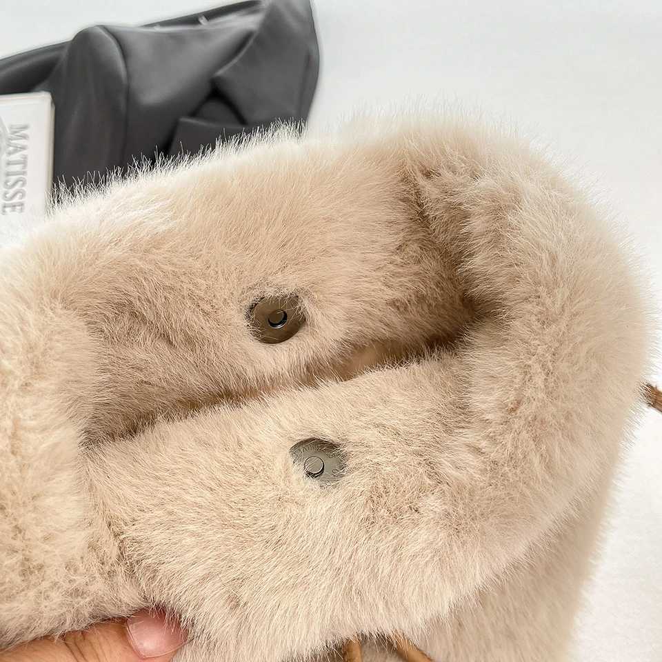 Faux Fur Crossbody Bag for Women Large Capacity Winter Plush Shoulder Bag Cell Phone Purse Fashion Soft Travel Bag LadiesT251213