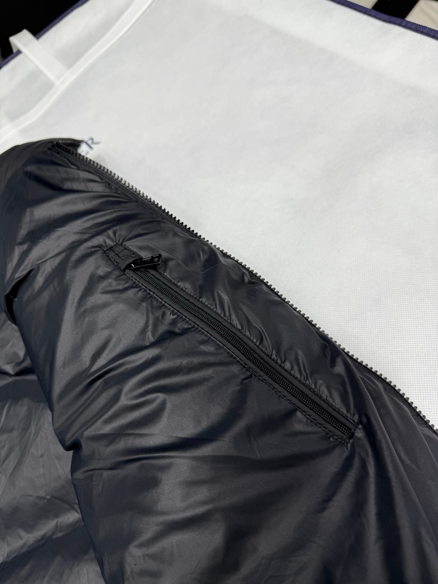 2025 New Men's Down Vest - Stylish and Versatile