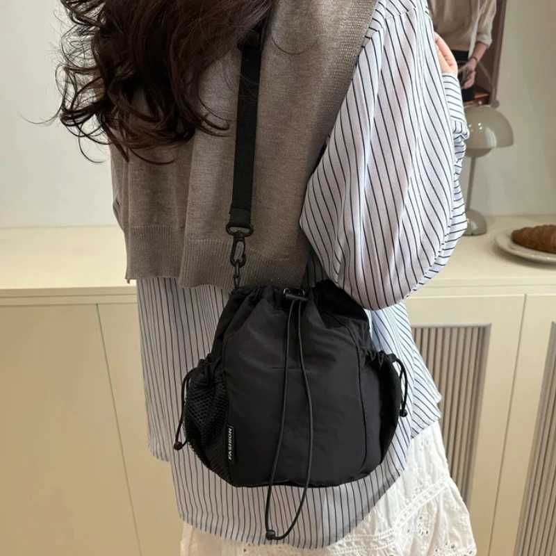 Lightweight Nylon Bucket Bag Womens Crossbody Bags Ins Drawstring Mobile Phone Bag Korean Single Shoulder Bag Casual HandbagT251213