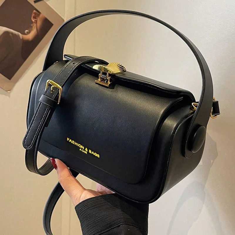 Simple and fashionable shoulder bag niche design hardware decoration handbag classic and elegant womens crossbody bagT251213
