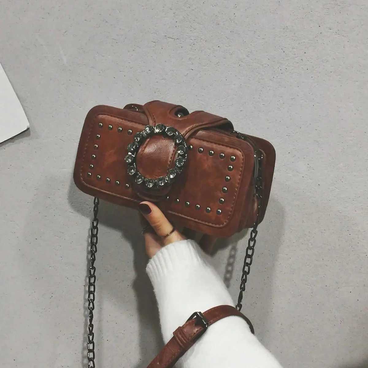 Retro trendy everyday versatile rivet decorated crossbody bag niche design fashionable and popular shoulder bagT251213