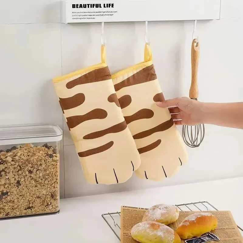 MicrowaveOven Gloves Cute Cat Paw Design Heat Resistant Non Slip Cotton Mitt Kitchen Baking Tool Insation Hand Protector H251212