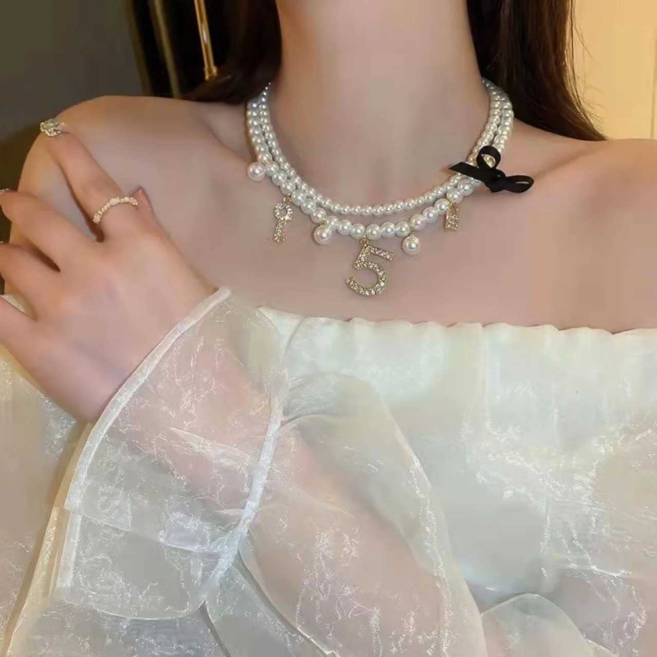 Luxury Brand Pearl Necklace for Women Multiple Layers Fashionable 5 Crystal Collarbone Chain Necklaces Wholesale Y251213