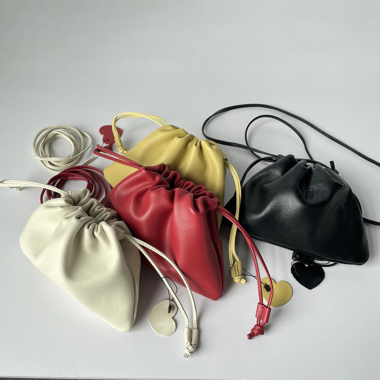 Sheepskin drawstring cloud bag 2025 summer n soft genuine leather handbag shoulder fashionable women crossbody 251216