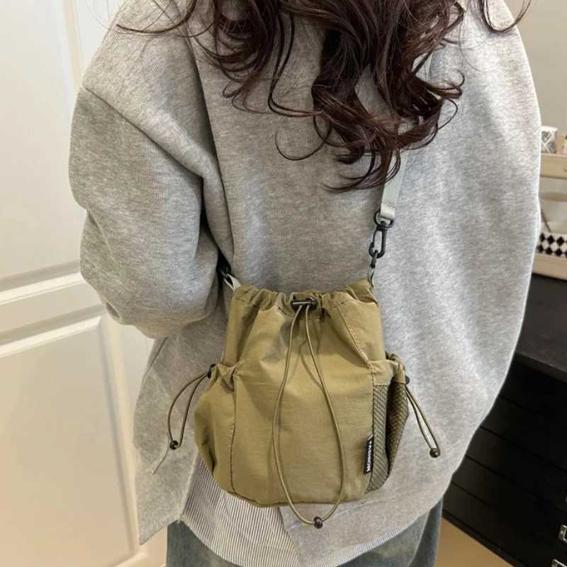 Lightweight Nylon Bucket Bag Womens Crossbody Bags Ins Drawstring Mobile Phone Bag Korean Single Shoulder Bag Casual HandbagT251213