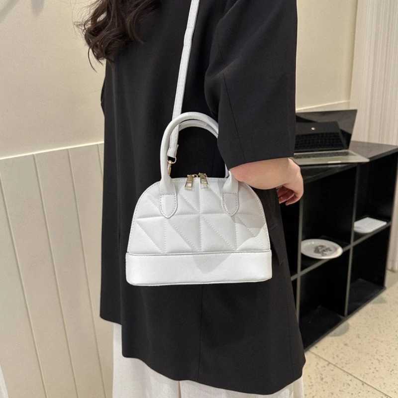 Womens Small Bag New Trendy Leather Handbag Crossbody Bag Zipper Closure Stylish Versatile Diamond Grid Shoulder BagT251213