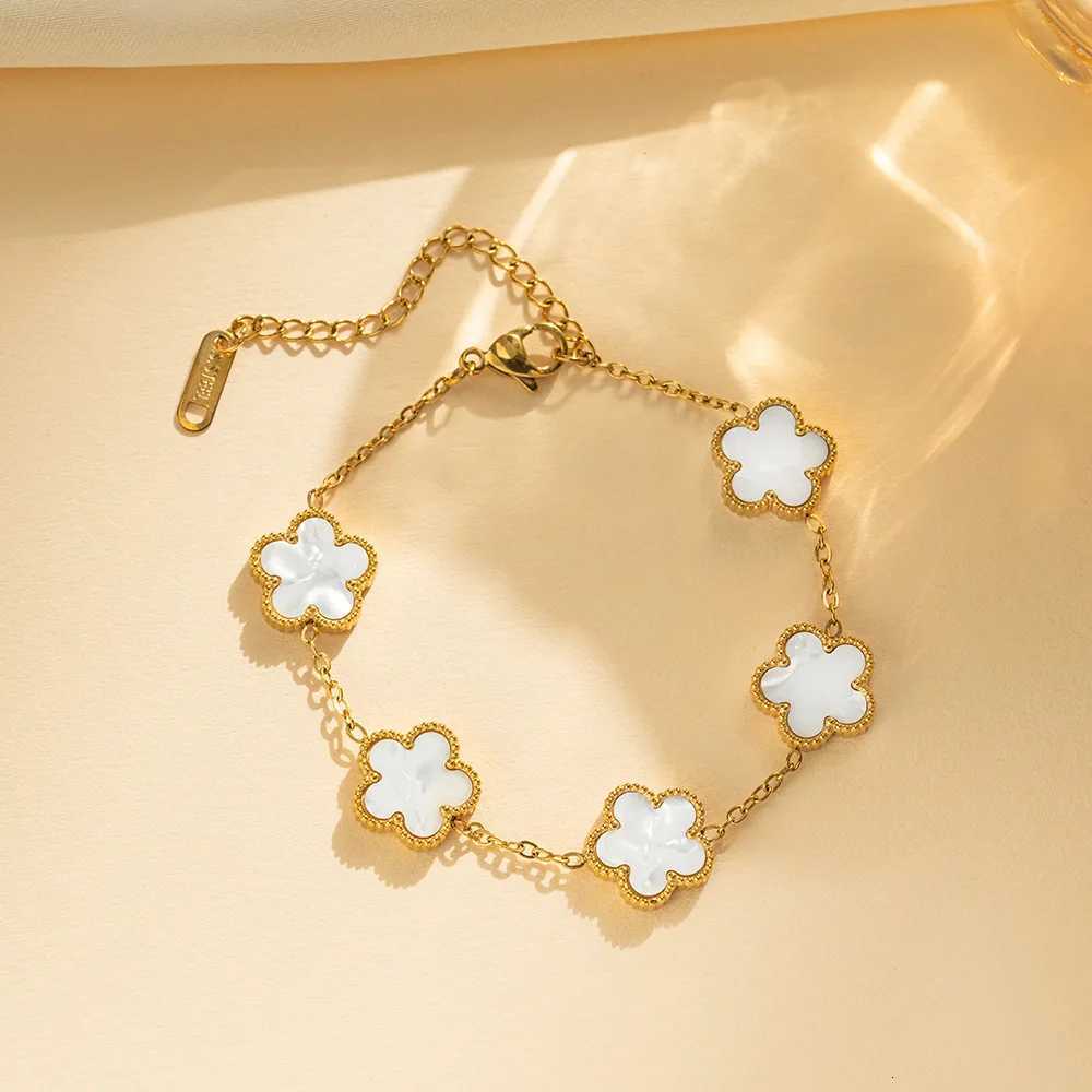 Silver Gold Color New Design Plant Five Flower Single sided Plum Blossom StainlESS Steel Jewelry Womens M251213