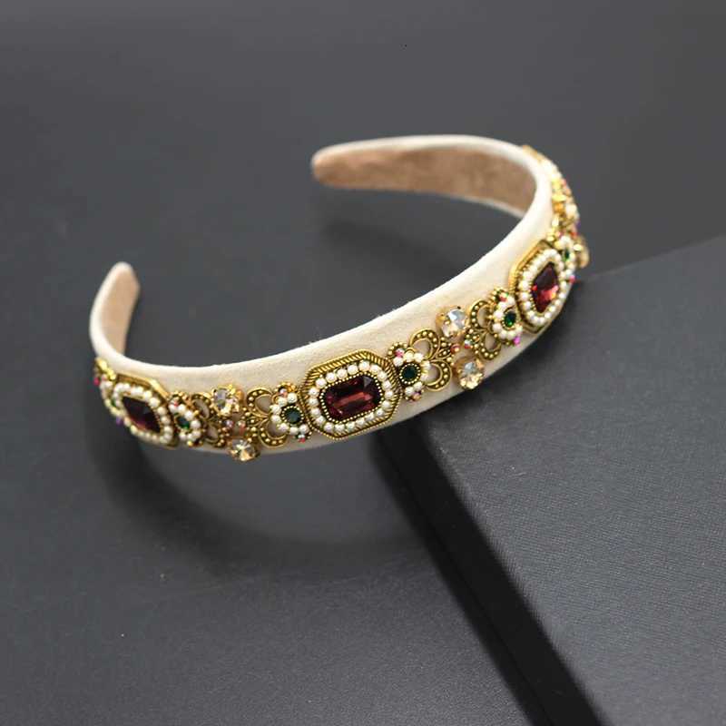 New fashion simple baroque band r beads metal wer rhinestone geetric ladies pr catwalk haiand 776 Y251213