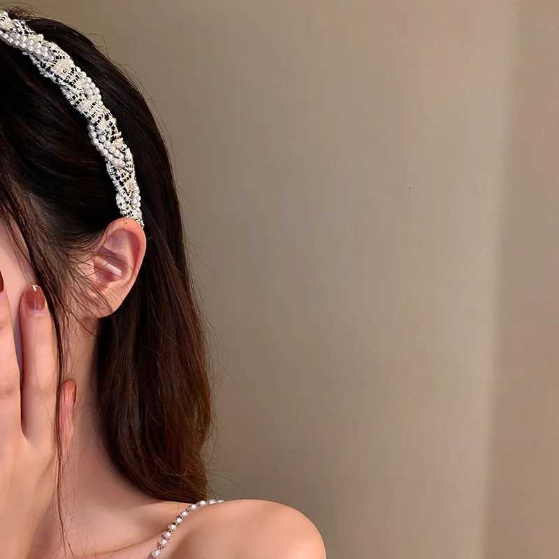 Lint Hand-woven Wr Imitation Pearl bands for Wen Retro Texture Twisted Braid-she Hair Band Luxury Hair Accories Y251213