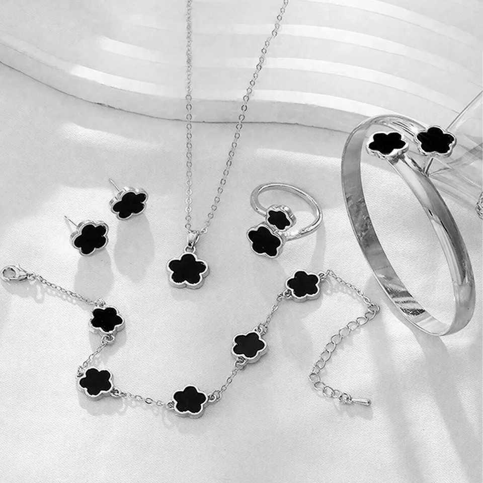 5pcs Lucky Five-petal Flower Womens Jewelry Set Fashion Flower Necklace Earrings Ring Birthday Ann M251213