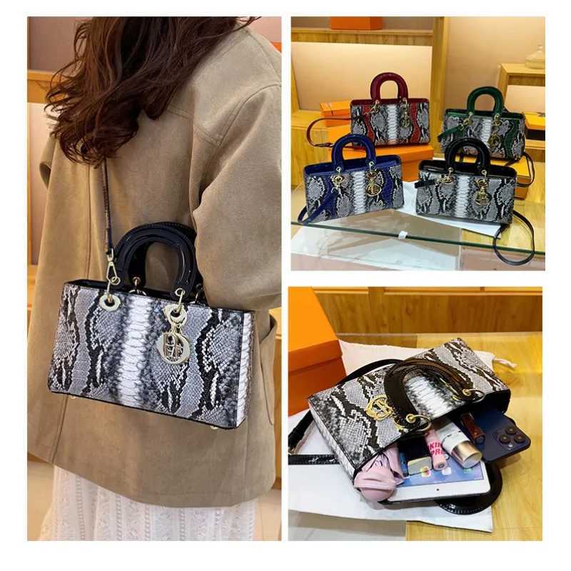 1pcs Womens Elegant PU Leather Handbag Snake Print Crossbody Bag Stylish Evening Clutch Shoulder Purse DesignT251213