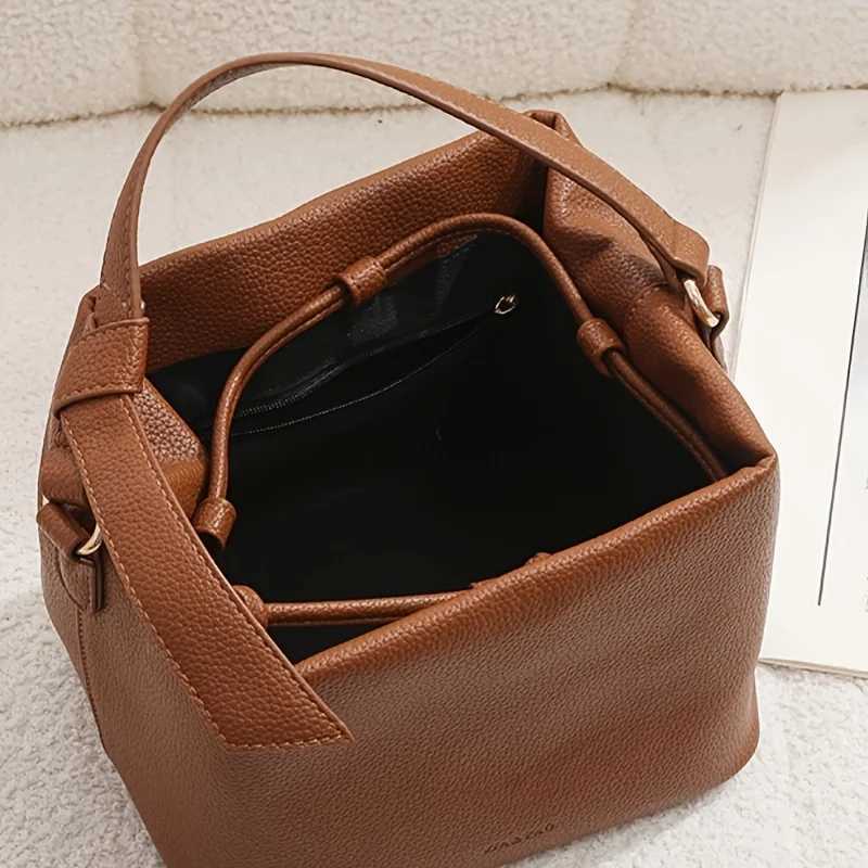 Fashion Womens Handbag Elegant Solid Color Shoulder Bag Suitable for Daily Use Leather Commuting Versatile Crossbody BagsT251213