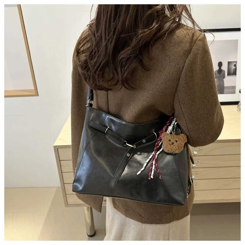 Trendy Accessory Retro Shoulder Bag PU Leather Large Capacity Backpack Casual With pendant Handbag Daily Commute FashionT251213