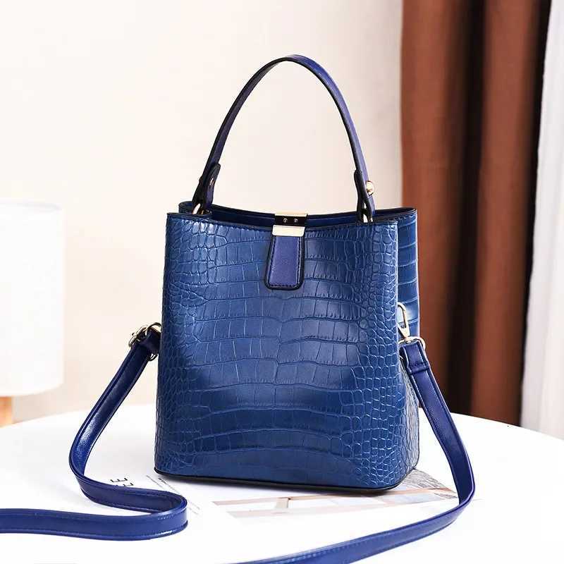Crocodile Pattern Bucket Shoulder Bag For Women Fashion Brands Female Handbag Large Capacity Lady Crossbody Bag Handbag PurseT251213