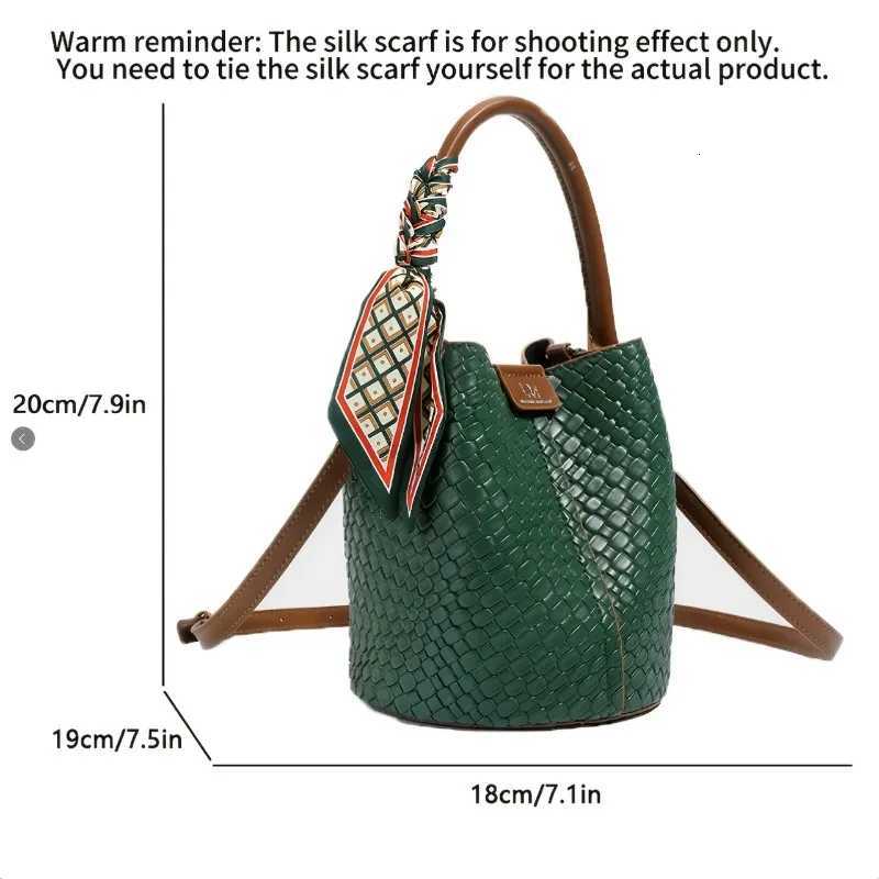 Leather Retro Versatile Single Shoulder Bucket Bag Fashionable Large Capacity Womens Crossbody Bags Suitable for CommutingT251213