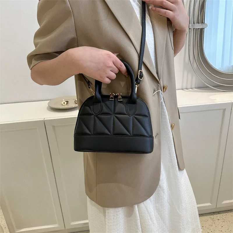 Womens Small Bag New Trendy Leather Handbag Crossbody Bag Zipper Closure Stylish Versatile Diamond Grid Shoulder BagT251213
