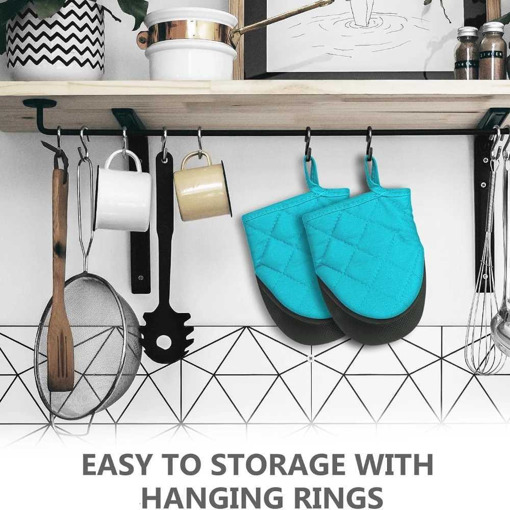 1 Pair Kitchen Oven Gloves High Heat Resistant Short Oven Mitts with Non-Slip Grip Surfaces and Hanging for BBQ Baking Cooking H251212