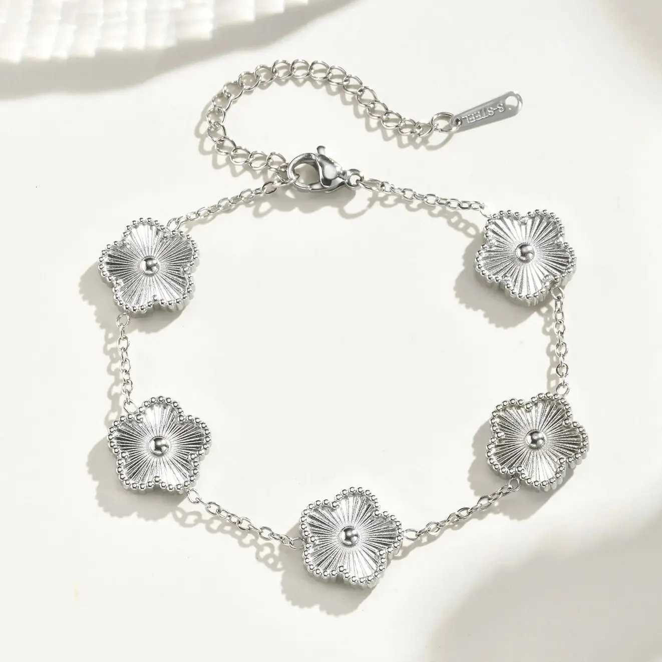 Lucky Flowers Chain for Women And Men Stainless Steel Silver Color Jewelry Gift for All Seasons M251213
