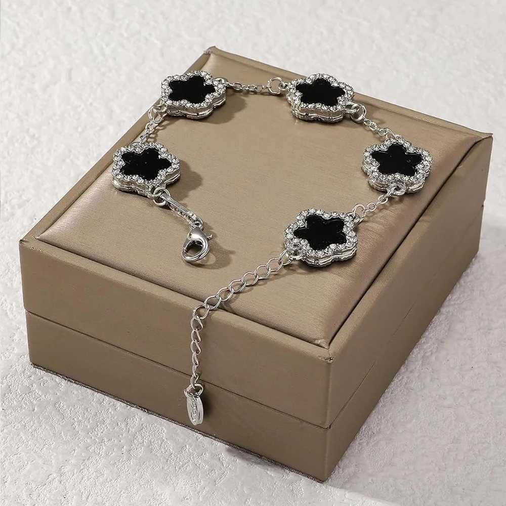 Double Sided Womens Hand s Elegant Alloy 5-Petal Rhinestone Inlaid Suitable For luxury Womens Daily Wear M251213