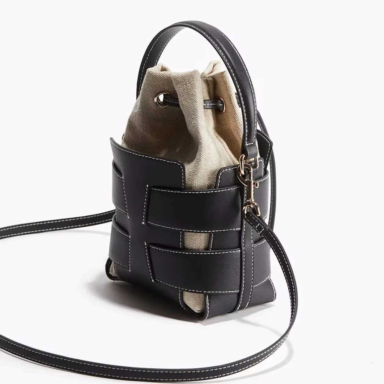 Fashionable Crossbody Bucket Bag Luxury Design Hollow Out Handbags Womens Leisure Outdoor Small Shoulder HandbagsT251213