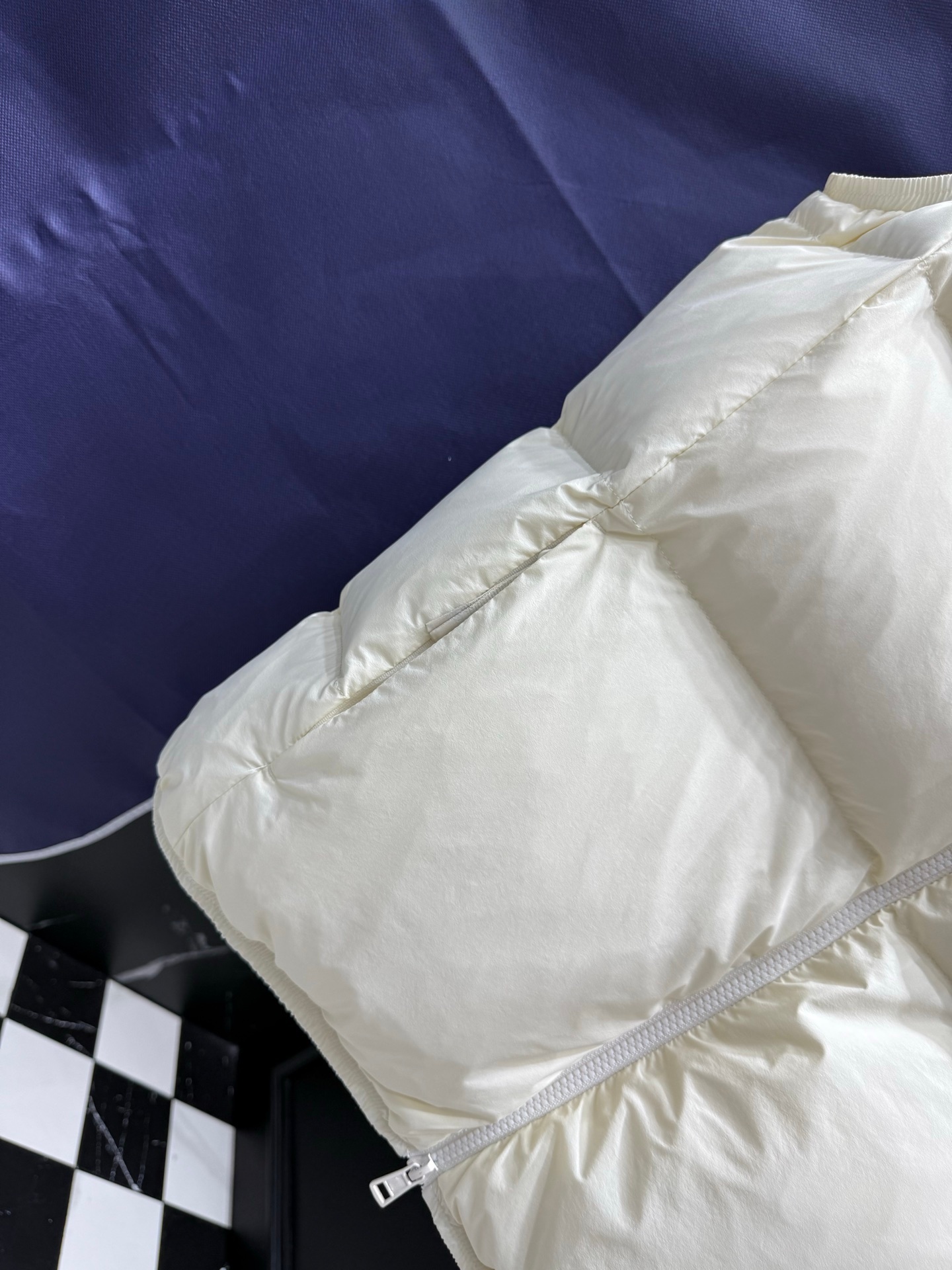 2025 New Men's Down Vest - Stylish and Versatile