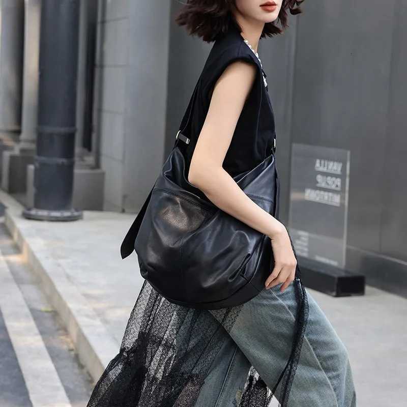 Genuine Leather Large Capacity Shoulder Bag Simple Fashion Crossbody Bag For Women Work shopping Fashion HandbagT251213