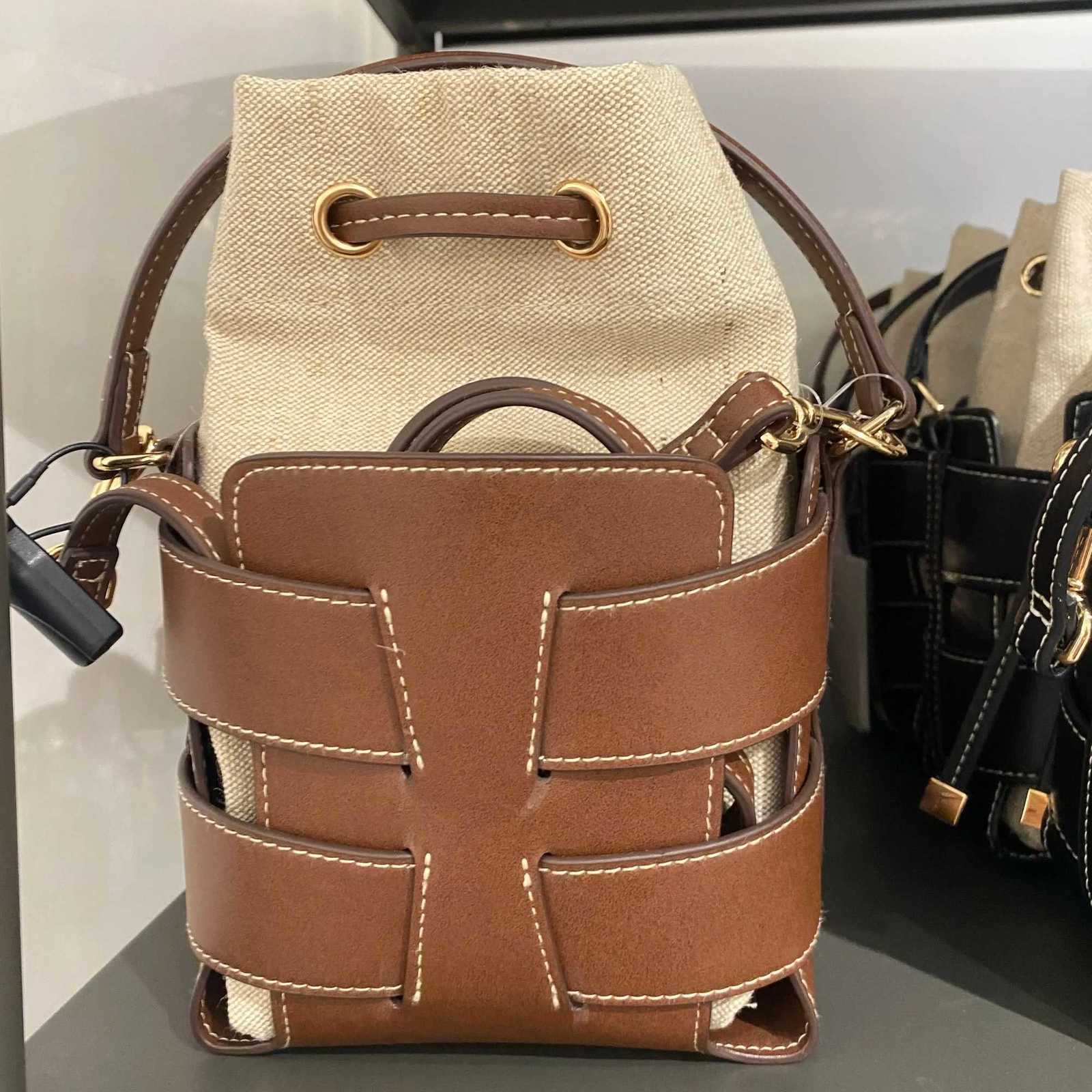 Fashionable Crossbody Bucket Bag Luxury Design Hollow Out Handbags Womens Leisure Outdoor Small Shoulder HandbagsT251213