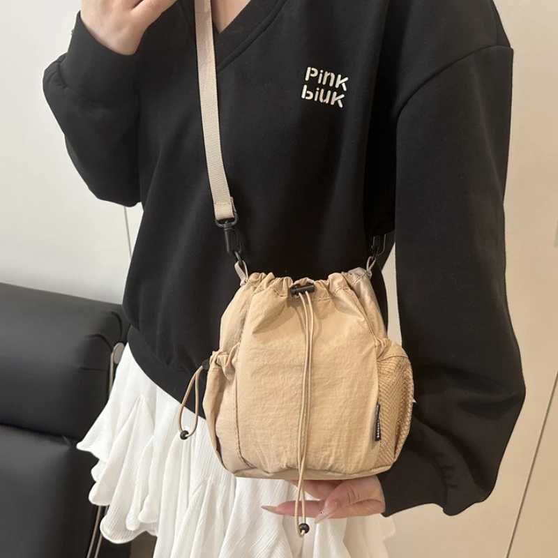 Lightweight Nylon Bucket Bag Womens Crossbody Bags Ins Drawstring Mobile Phone Bag Korean Single Shoulder Bag Casual HandbagT251213