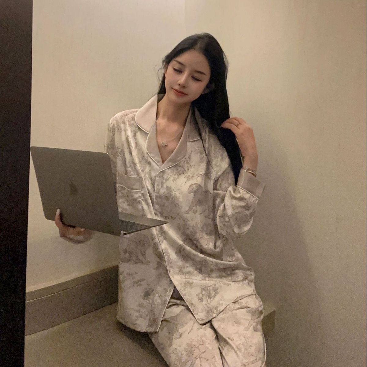 Z43-Lyrical Dancer's Essential Gear from Z42: Adjustable Workout Outfit Combining Multiple Pieces - Item Code#B1241