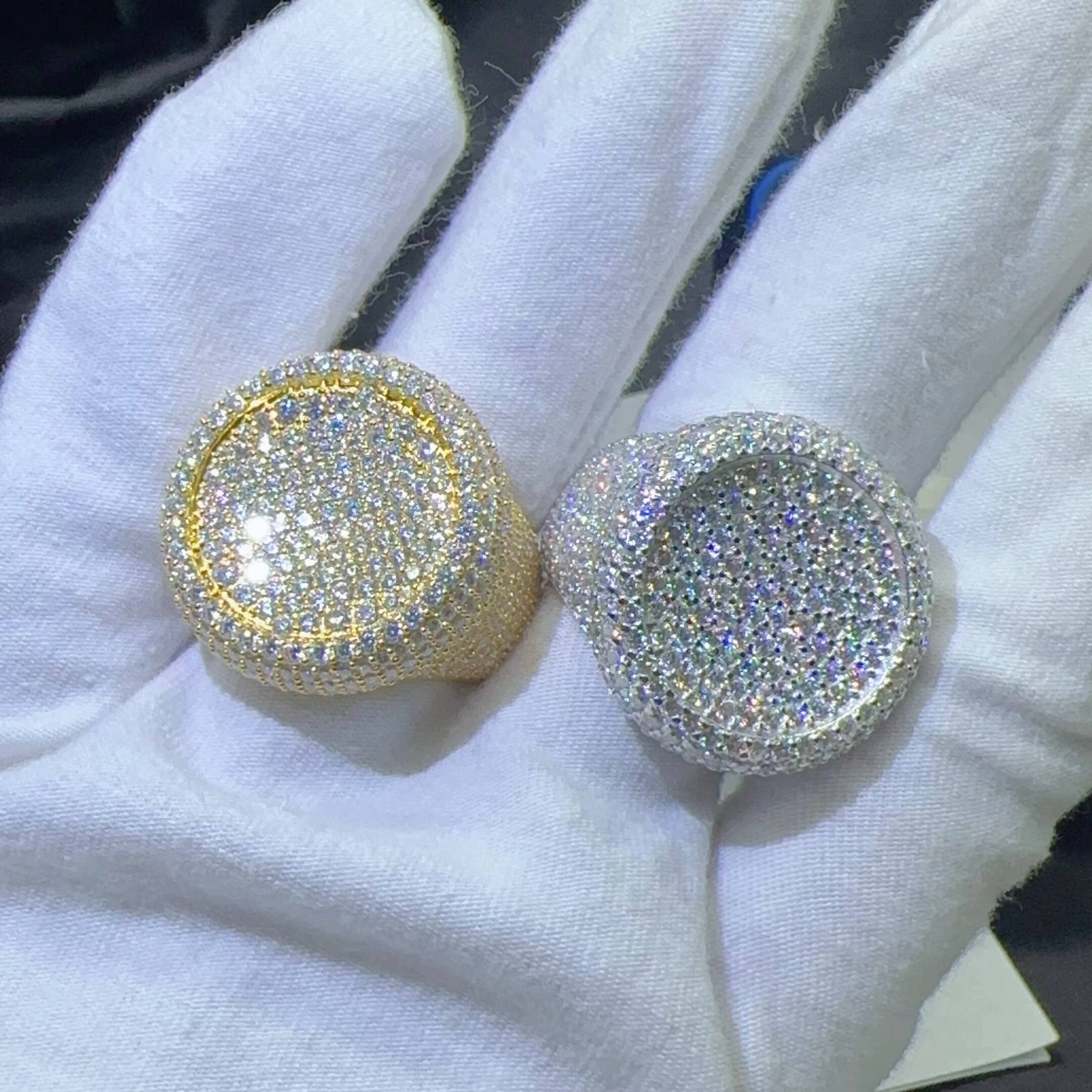Fashion Rapper Jewelry Full Paved VVS Moissanite Diamond Ice Out Round Engsgement Ring Shining Hip Hop Rings