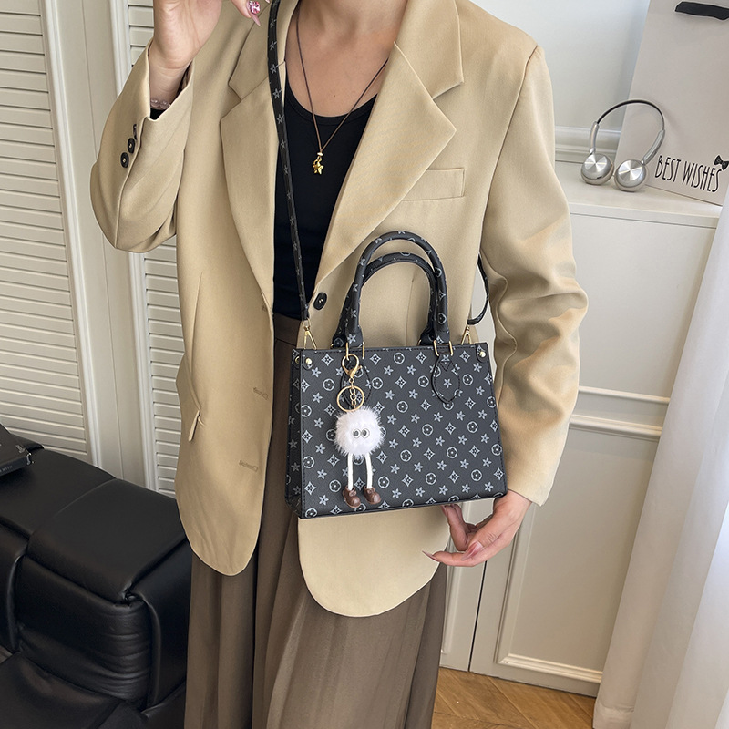 2026s Spring Summer New Design Large Capacity Tote Bag Retro Fashion Handbag Print Colorblocking Simple Elegant Commuter Bag Free Shipping