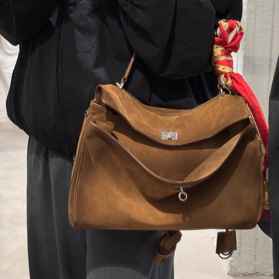 Designer's Luxury Crossbody Bag, Suede Leather Large-capacity Handbag, Unisex Fashionable Single-shoulder Armpit Bag