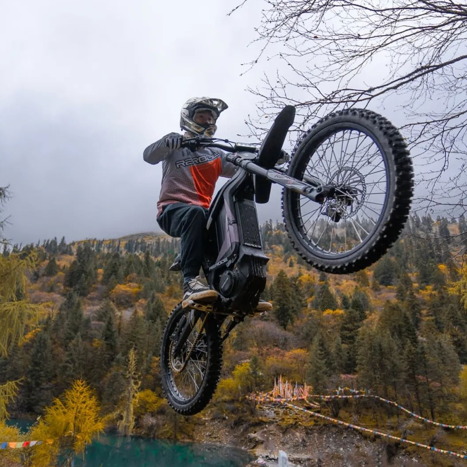 HEZZO R1 Lightweight Off-road Electric Motorcycle 72V 8KW Powerful Middrive Enduro Ebike 330Nm Torque 35Ah Surron Long Range Electric Dirt Bike