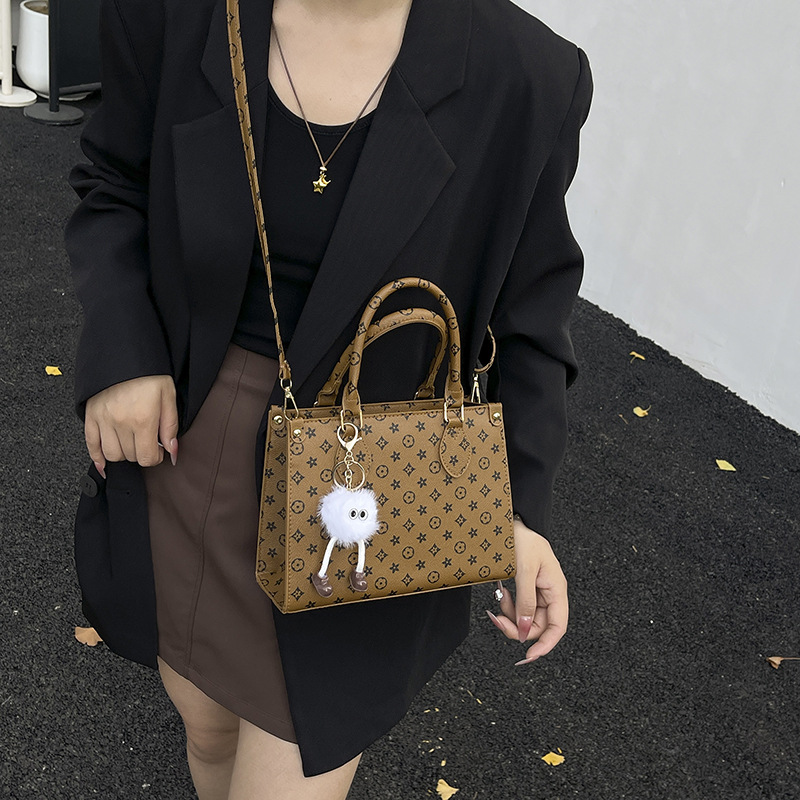 2026s Spring Summer New Design Large Capacity Tote Bag Retro Fashion Handbag Print Colorblocking Simple Elegant Commuter Bag Free Shipping
