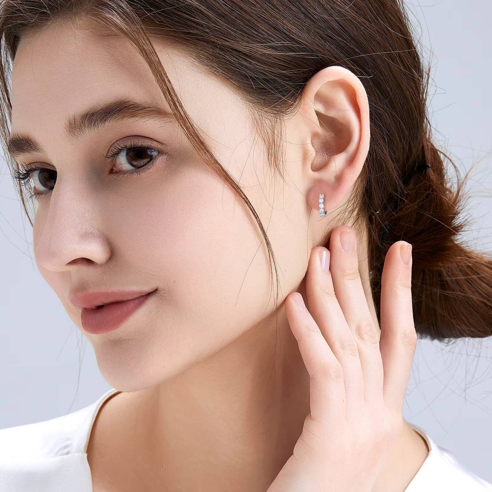 Valentines Gift D Color VVS1 Brilliant Round Cut Moissanite Lab Grown Diamond Huggie 925 Sterling Silver Hoops Earring for Women