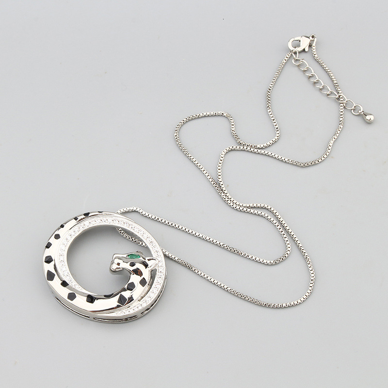 Retro Oval Hollow Leopard Pendant Micro Inlaid Zircon Hip Hop Jewelry Street Rapper Men's Necklace