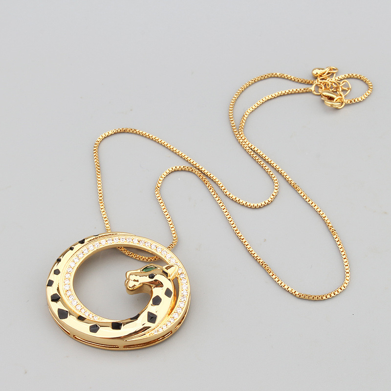 Retro Oval Hollow Leopard Pendant Micro Inlaid Zircon Hip Hop Jewelry Street Rapper Men's Necklace