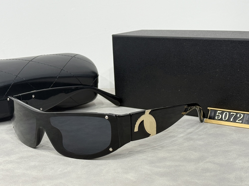 designer sunglasses For women Summer cat eyes style Anti-Ultraviolet Retro Shield lens Plate one-piece diamond studded Y2K spicy girl fashion Eyeglasses Random Box