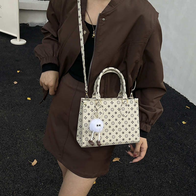 2026s Spring Summer New Design Large Capacity Tote Bag Retro Fashion Handbag Print Colorblocking Simple Elegant Commuter Bag Free Shipping