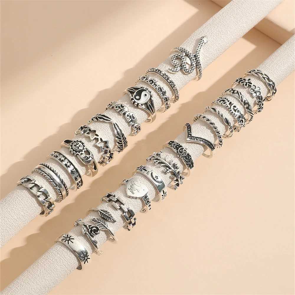 26Pcs/Set New Vintage Heart-shaped Tai Chi Face Snake Fashion Personality Ring Metal Star Hollow Splicing Multi-articular Ring M251215