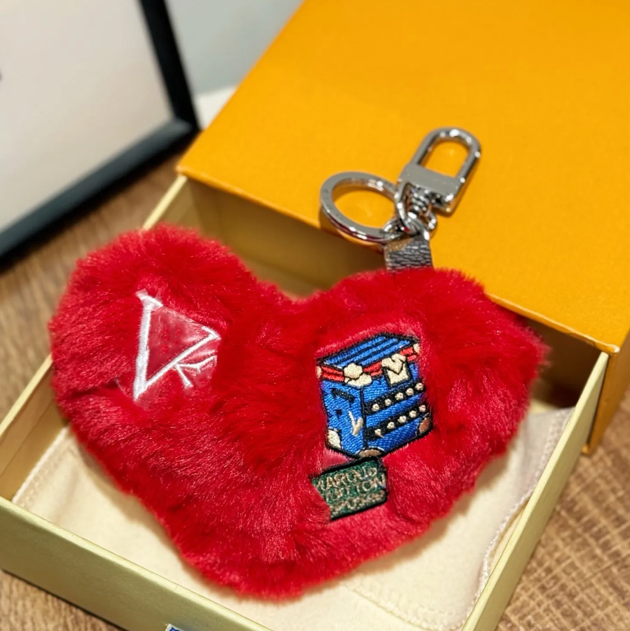 Luxury Designer Lucky Red Heart Bag Charm Keychains Bag Holder Letter Plush Keychain Designer Bag Chain Pendant Luxury Metal Car Key chain Lovely Gifts