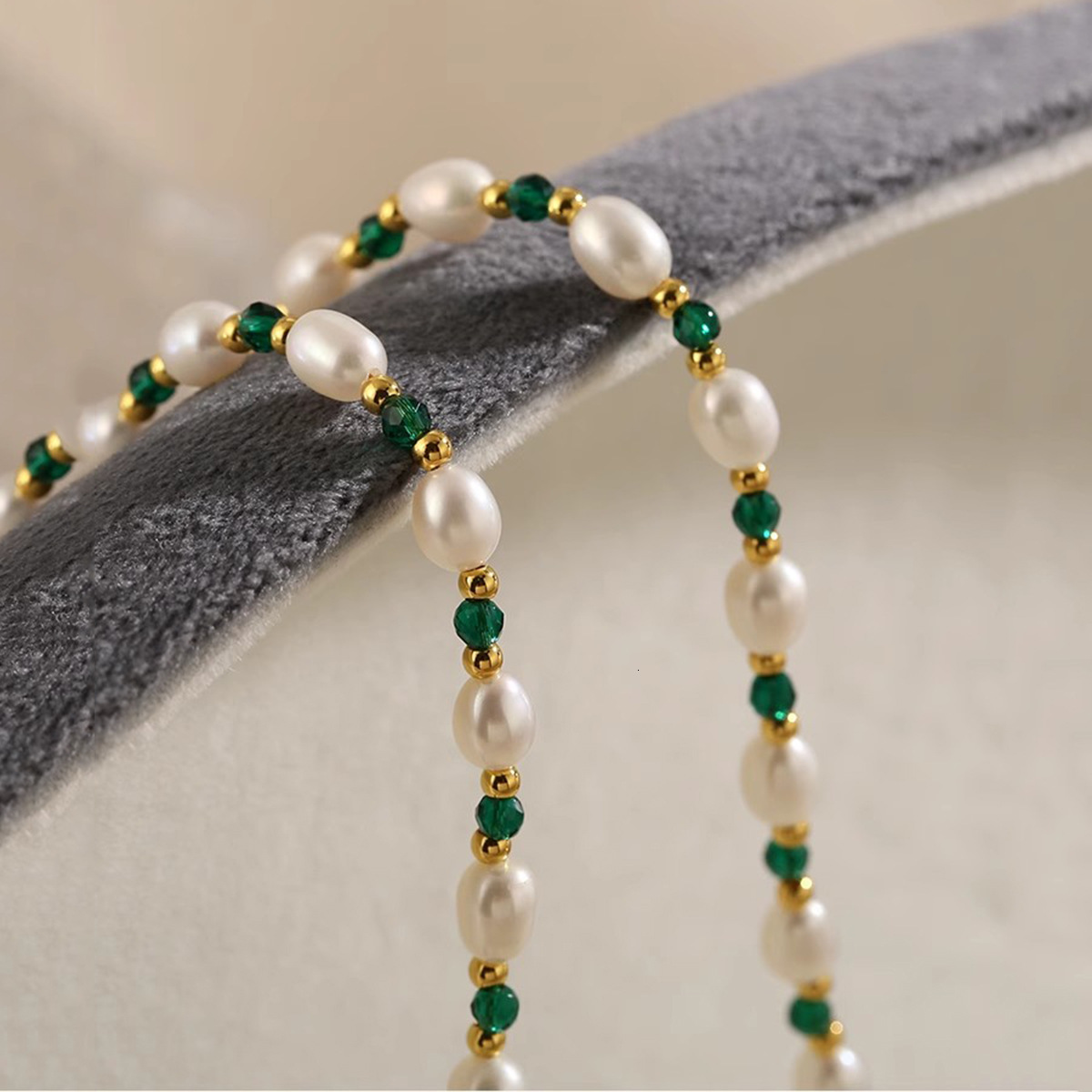 Designer Necklace Women's Natural Freshwater Pearl Necklace Luxury Jewelry New Green Glass Bead Bead Necklace Simple High-end Collarbone Chain