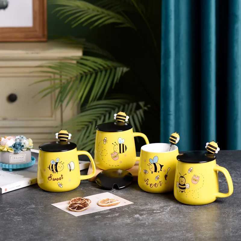 Ceramic Cartoon Bee g With Spoon Lid Ceramic Coffee Cups Sing Breakfast Cups Christmas Gift Coffee Cup Sets H251215