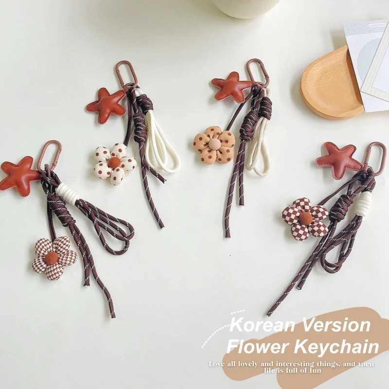Korean Version Flower Keychain Brown Star Key Chain Anti-Theft Woven Wristband Keyring For Car KeysWallet Fashion Bag Pendant M251215